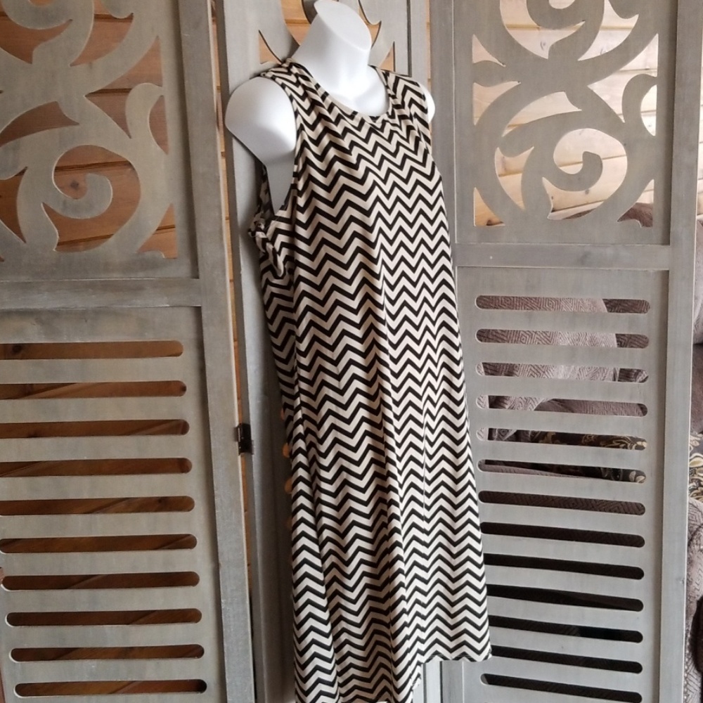 Dress - Picture 3 of 4